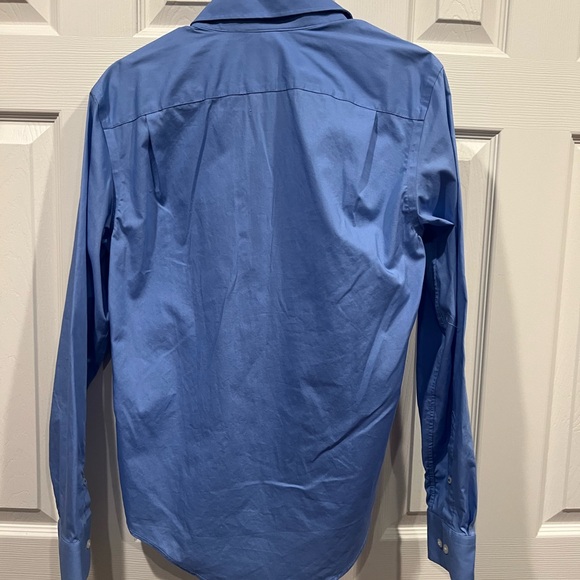 GAP Non-Iron blue button down - Picture 7 of 8